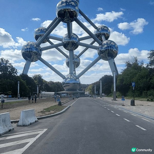 原子球塔Atomium，位於比利時首都布魯塞爾近郊，毗鄰為迷...