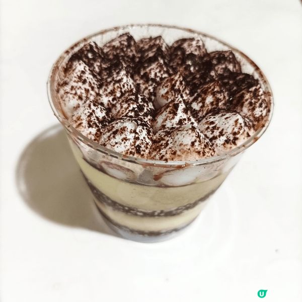 Tiramisu 甜品, 一層軟滑芝士蛋糕, 配一層忌廉面層...