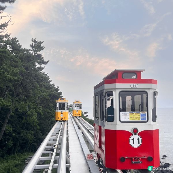 釜山之旅有機會乘坐小火車chill?遊覽當地美麗的海邊風景，...