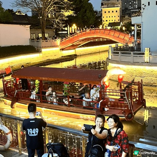 荔枝灣是廣州的著名景區。可以隨意逛逛散步或者是坐荔枝灣遊船晚...