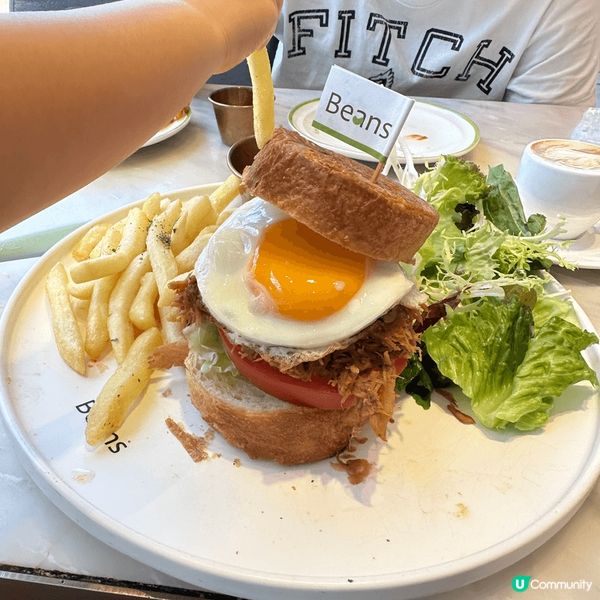 Beans cafe 手撕豬漢堡，非常好食， 仲有好多剛炸起...