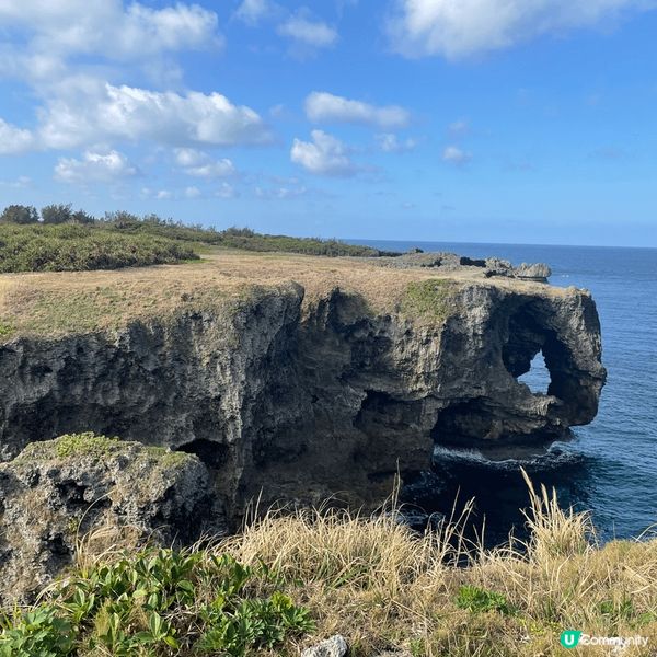 萬座毛是位在沖繩本島西海岸數一數二的度假區「恩納村」。這裡擁...