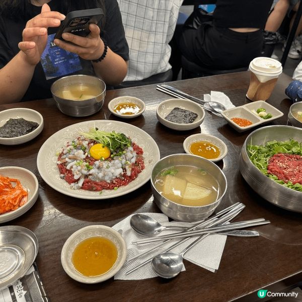 新鮮?生牛肉同埋生猛?章魚 生蛋黃再加埋香甜?雪梨 撈埋一齊...