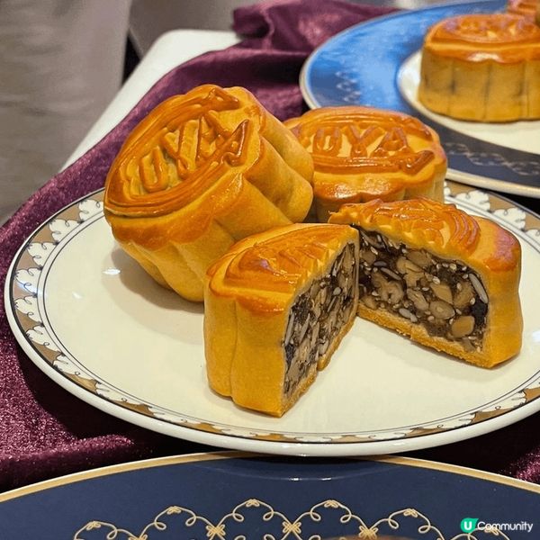 COVA獨創?「蔓越莓果仁月餅」口感似五仁月餅，然而內餡係將...