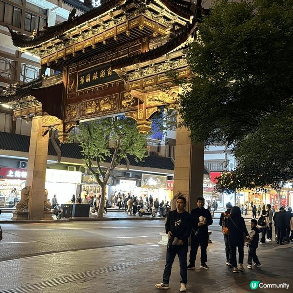 上海城隍廟，古式及新穎建築，打卡熱點，巨量美食，小籠包，排骨...