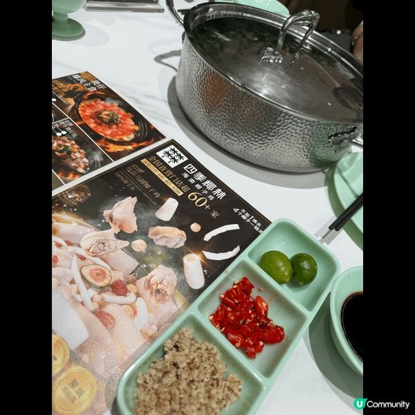 深圳有名四季椰子雞煲，聲稱湯底全用椰子水，一滴水都唔會加，味...