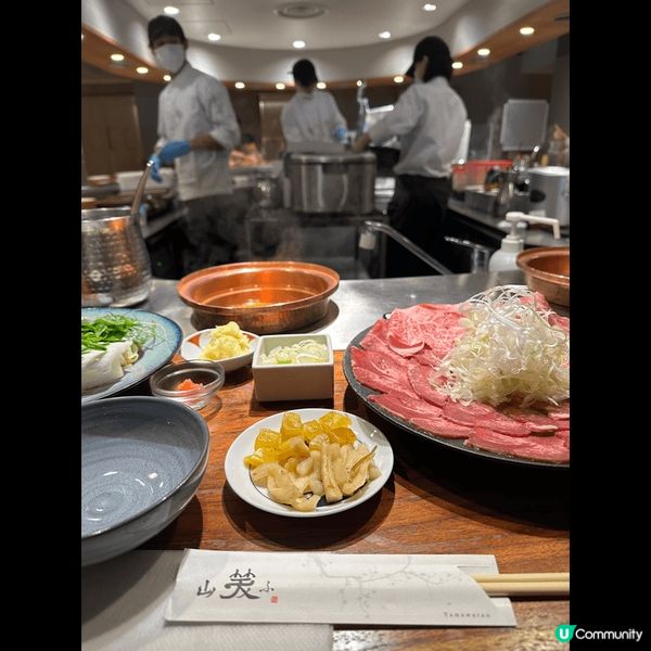 表參道唰唰鍋，最好預約，walk in要等。叫咗一個新品牛：...