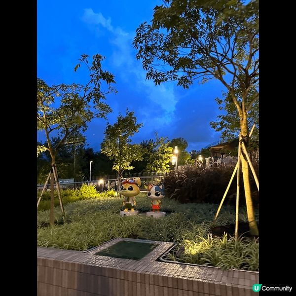 觀塘海濱新地標，近麗港城海皮對出的新公園，放電放狗一流，仲有...