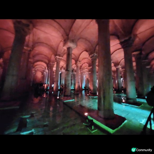 土耳其地下水庫，除左睇到每條石柱雕刻外，入面仲有美杜莎像，好...