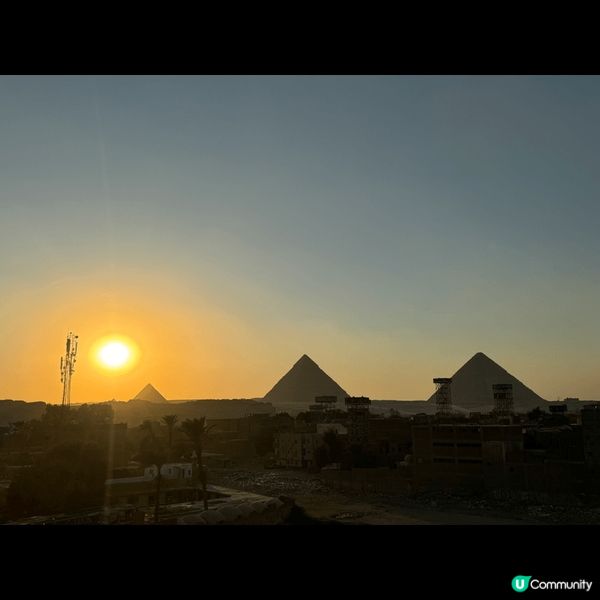 黃昏下的金字塔三爺孫，極富詩意！！