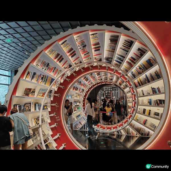 位於深圳歡樂港灣的鍾書閣，無論閱讀與否，都可以來此地點打卡。...