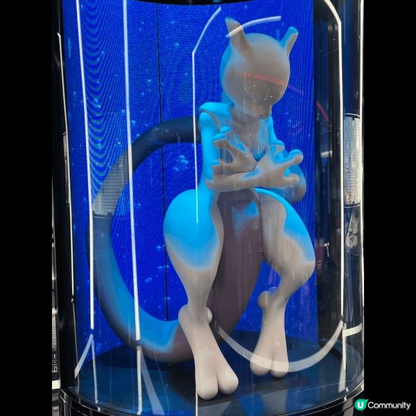 Pokémon 渋谷店，出面有隻超夢夢睡眠狀態，好正，鍾意P...