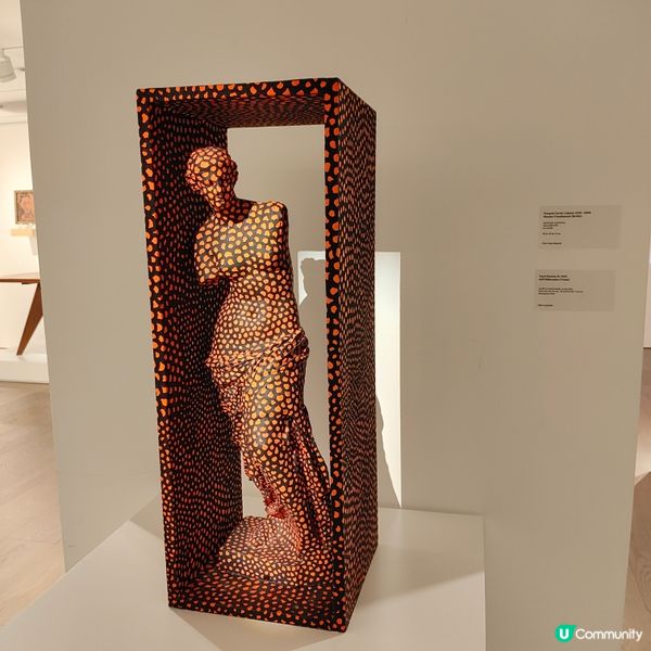 著名拍賣行蘇富比，剛剛於香港中環置地遮打新開一個大型藝廊，免...