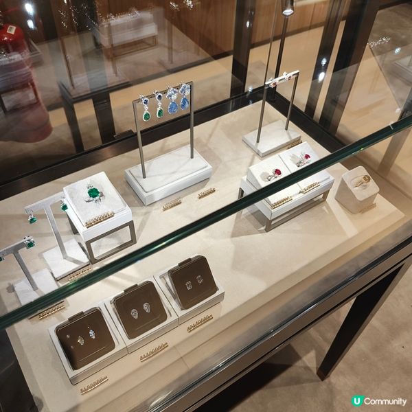 著名拍賣行蘇富比，剛剛於香港中環置地遮打新開一個大型藝廊，免...