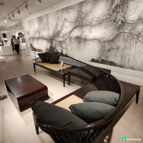 著名拍賣行蘇富比，剛剛於香港中環置地遮打新開一個大型藝廊，免...