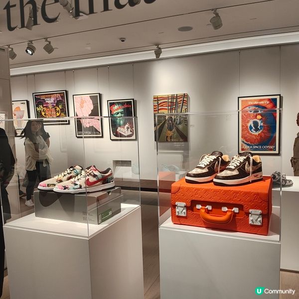 著名拍賣行蘇富比，剛剛於香港中環置地遮打新開一個大型藝廊，免...