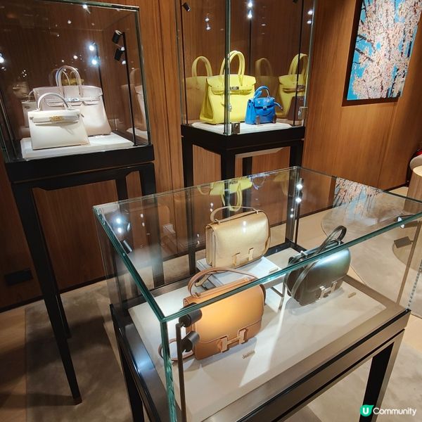 著名拍賣行蘇富比，剛剛於香港中環置地遮打新開一個大型藝廊，免...