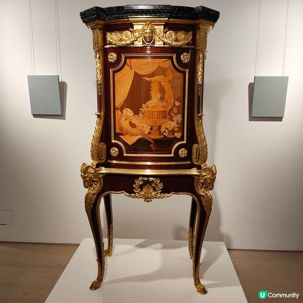 著名拍賣行蘇富比，剛剛於香港中環置地遮打新開一個大型藝廊，免...