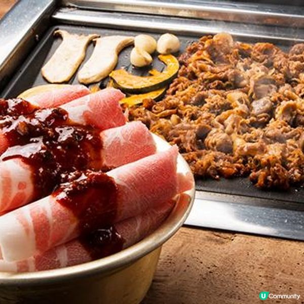 黑白大廚評審委員 白種元Chef安 在香港品嚐評審委員的料理。