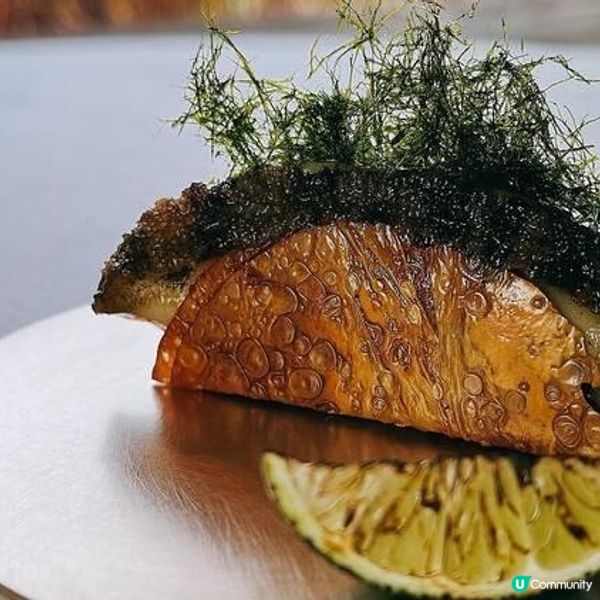 黑白大廚評審委員 白種元Chef安 在香港品嚐評審委員的料理。