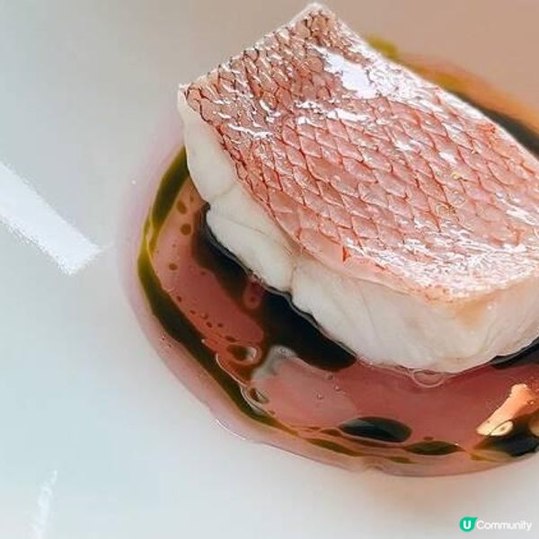 黑白大廚評審委員 白種元Chef安 在香港品嚐評審委員的料理。