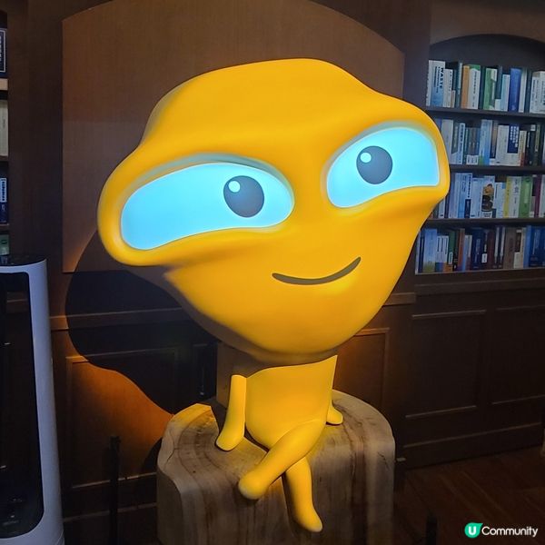 識碳館打卡日！👻  
識碳鬼鬼毛公仔抱返屋企啦！🧸