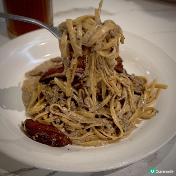 有驚喜必試招牌慢煮牛腩漢堡🍔