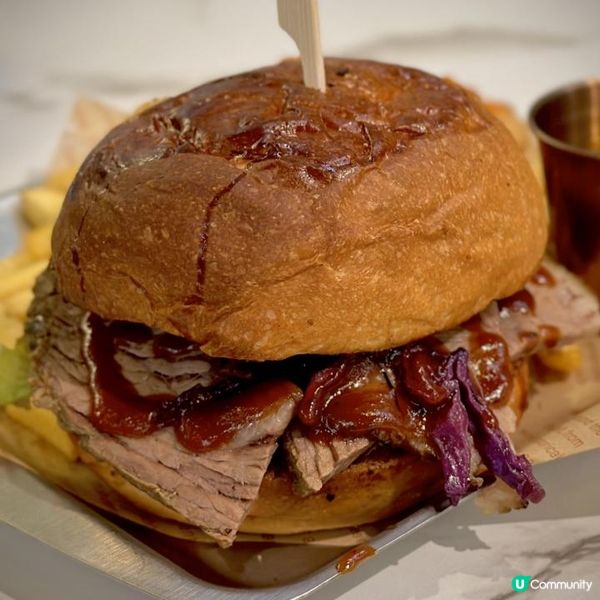 有驚喜必試招牌慢煮牛腩漢堡🍔