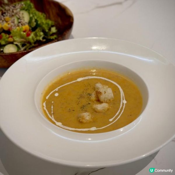 有驚喜必試招牌慢煮牛腩漢堡🍔