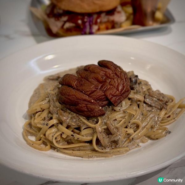 有驚喜必試招牌慢煮牛腩漢堡🍔