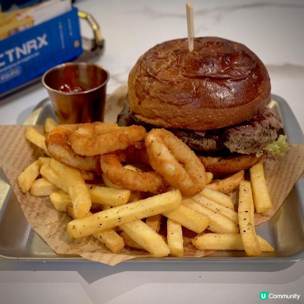 有驚喜必試招牌慢煮牛腩漢堡🍔