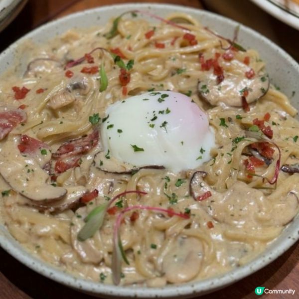 溫泉蛋蘑菇白汁意粉