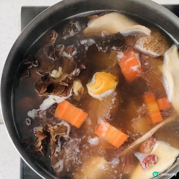 舞茸菇螺頭淮山茨實豬腱湯