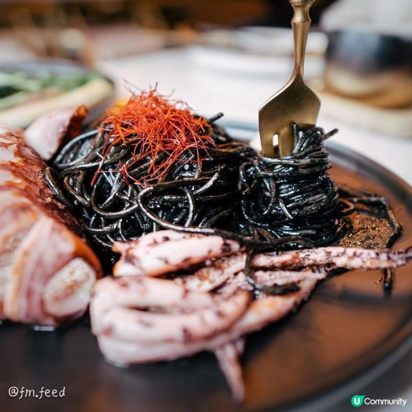 時裝設計師撈過界，黑白型格餐廳，寵物友善...