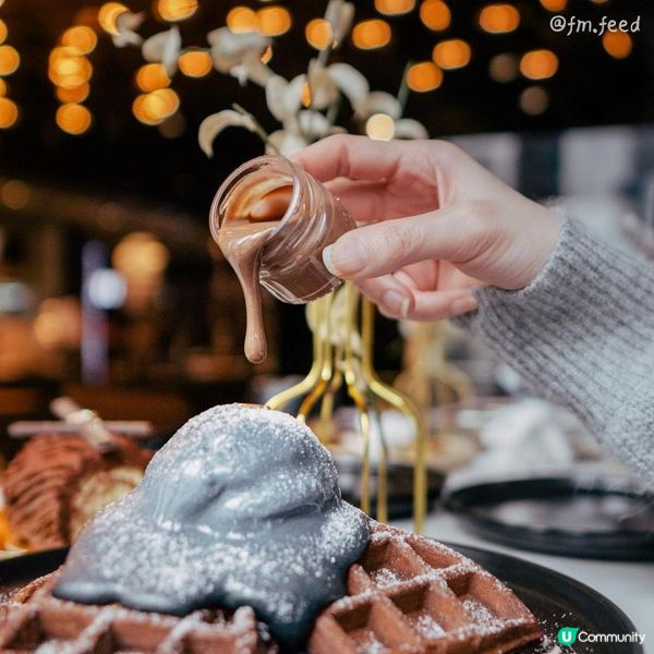 時裝設計師撈過界，黑白型格餐廳，寵物友善...