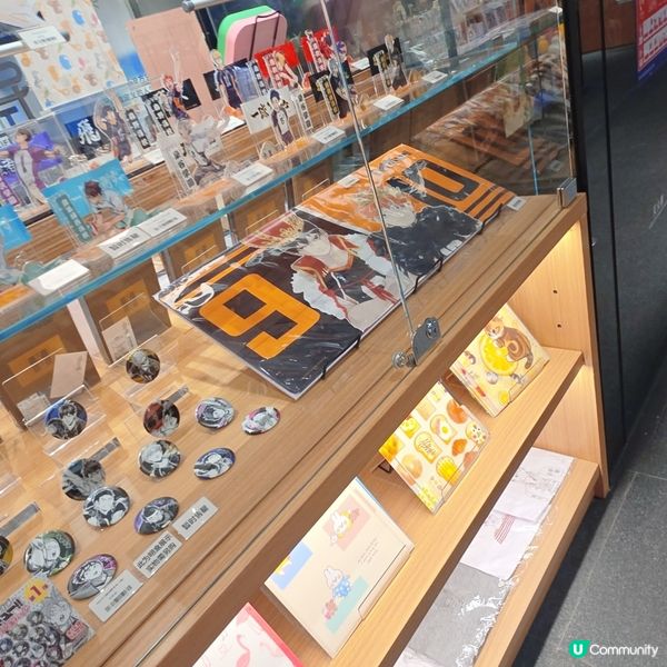 賣好多動漫週邊的書店