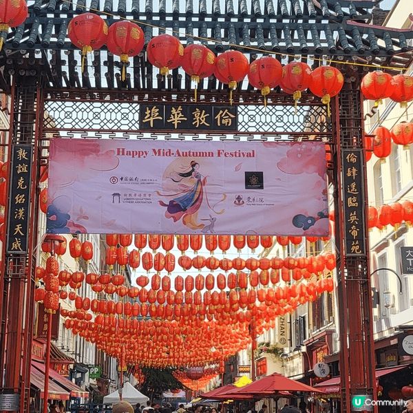 英國倫敦唐人街的中秋佈置，比平日更熱鬧更有中國特色，充滿節日...