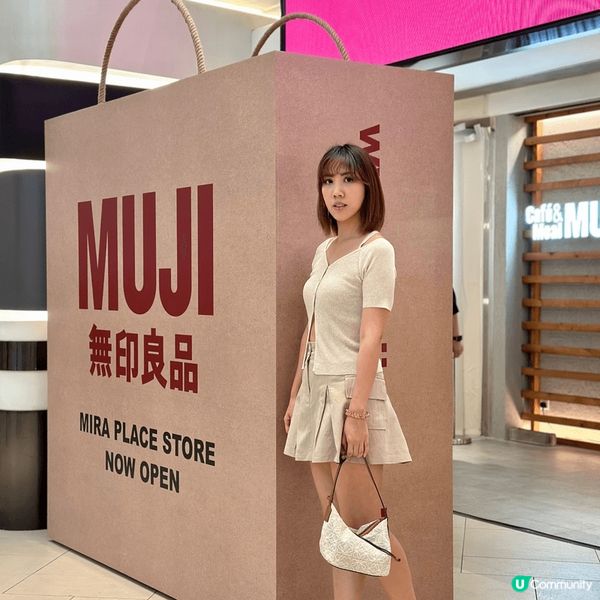 無印良品美麗華店重新開幕，外面的紙袋造型裝置十分有特色