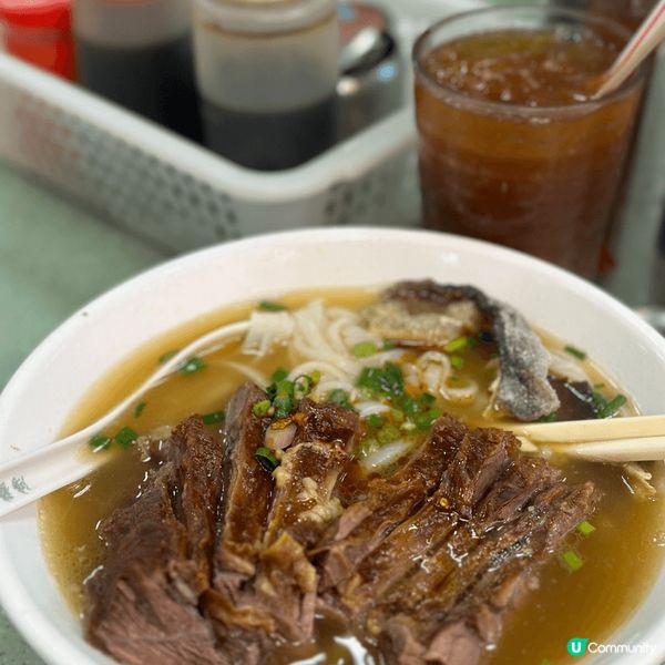 位於大埔墟街市的牛腩粉麵舖，特色崩沙腩，性價比高