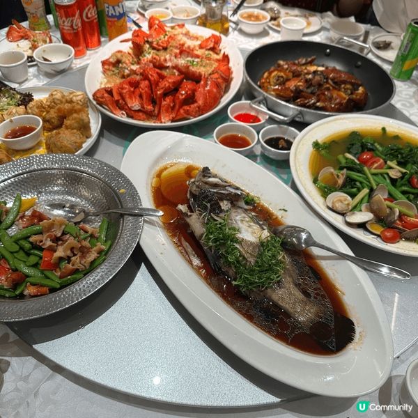 與家人在酒樓吃飯做節，這個套餐10分抵食，還有龍蝦鮑魚等等