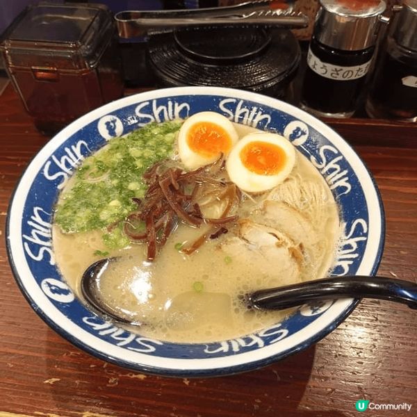 Shin Shin是位於博多車站的拉麵店，勁多人排隊。