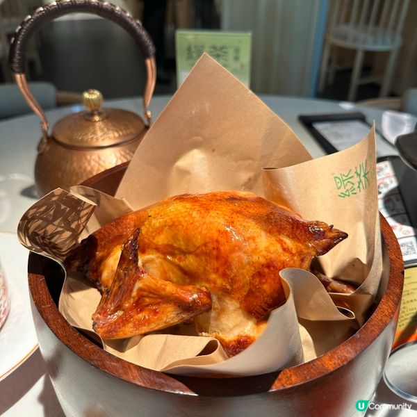 主打新派浙江菜的綠茶餐廳開左係銅鑼灣希慎廣場,裝修古色古香,...