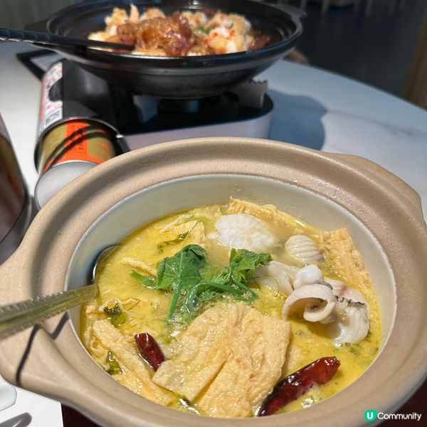 主打新派浙江菜的綠茶餐廳開左係銅鑼灣希慎廣場,裝修古色古香,...