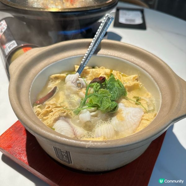 主打新派浙江菜的綠茶餐廳開左係銅鑼灣希慎廣場,裝修古色古香,...