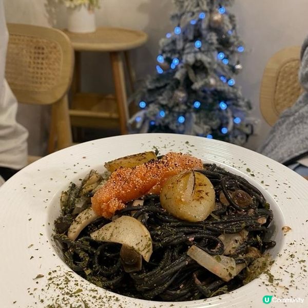 ## 灣仔必去打卡Cafe🎄勁有氣氛💜