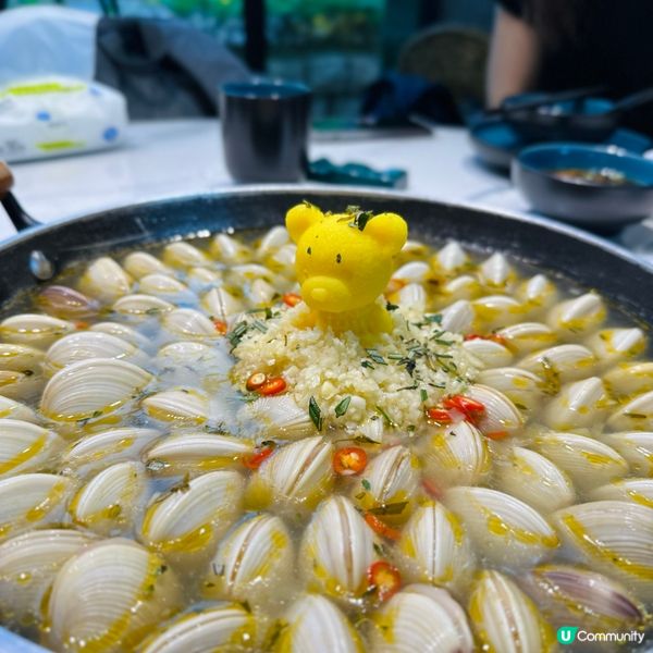 打卡小熊造型．爆滿黃金蜆鍋