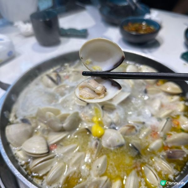 打卡小熊造型．爆滿黃金蜆鍋