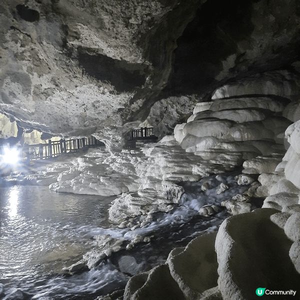 與作為世界文化遺產的棉花堡相比，地下棉花堡 (Kaklik ...