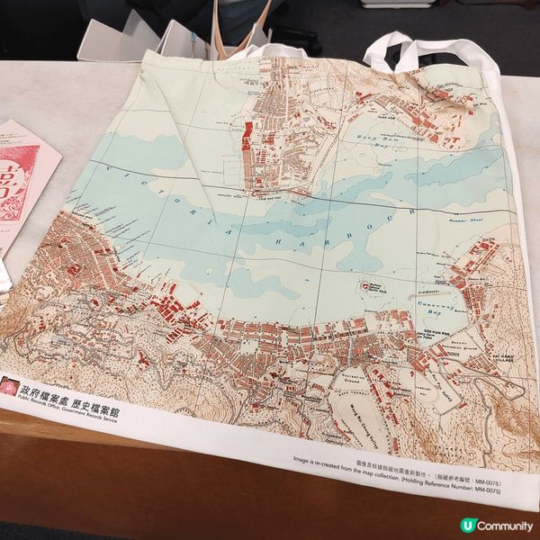 位於香港觀塘翠屏邨、鄰近觀塘遊泳池嘅政府檔案館，最近搞咗個有...