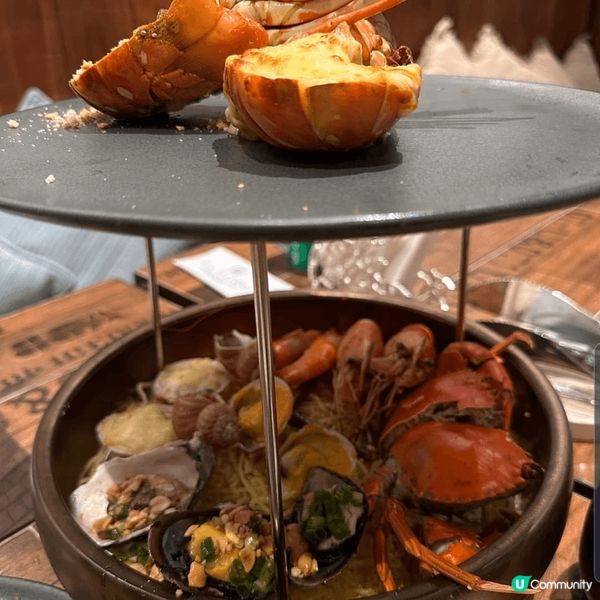 泰國海鮮大集會，兩層都充滿新鮮美味嘅海鮮，啖啖爽口，食落滋味...